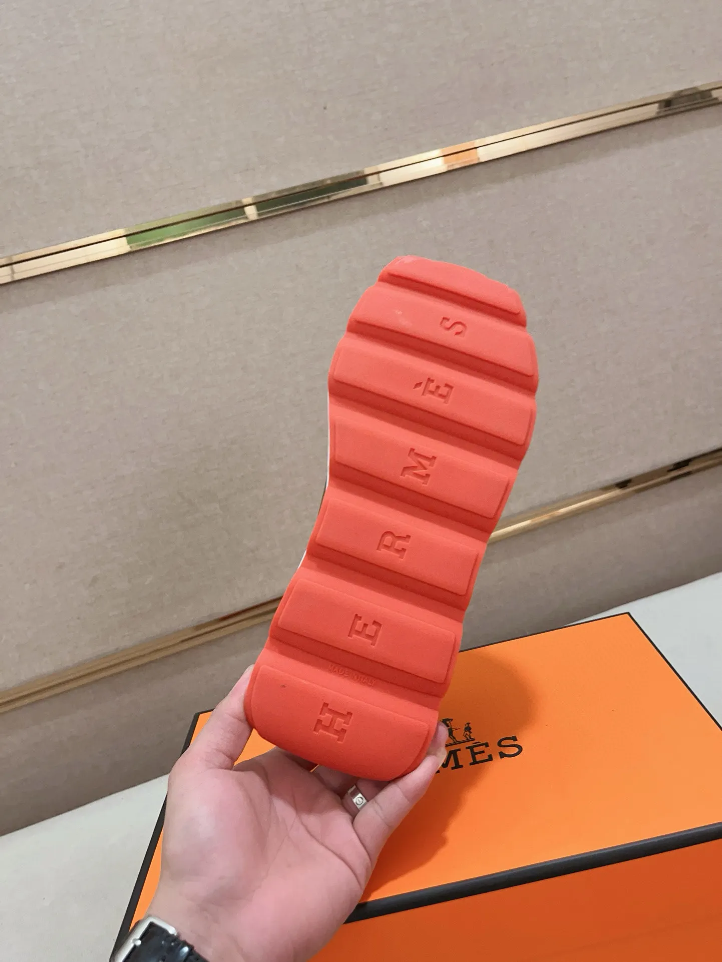 Factory price: 460💰《HERMES》【Classic Original Version】Hermès; Top 🔝 Purchasing Agency 🔍🔍 Men's latest 🇺🇸 counters are on sale simultaneously, original imported from Italy ▲▲First-layer cowhide ▲▲ (high-end, extravagance and class) times) Exquisite workmanship (Italian 🇮🇹Imported water-dyed 🐂cowhide lining) sole: Original sole provided by the original factory, ⚠️exclusive double-layer activity·TPR·rubber·combined molded outsole; super comfortable·wear-resistant·non-slip·environmental protection The real thing is more beautiful if you take the real thing (high quality, follow the order), you can enter and exit the counter at will * Number of yards: 38·39·40·41·42·43·44# (can be customized 45.)